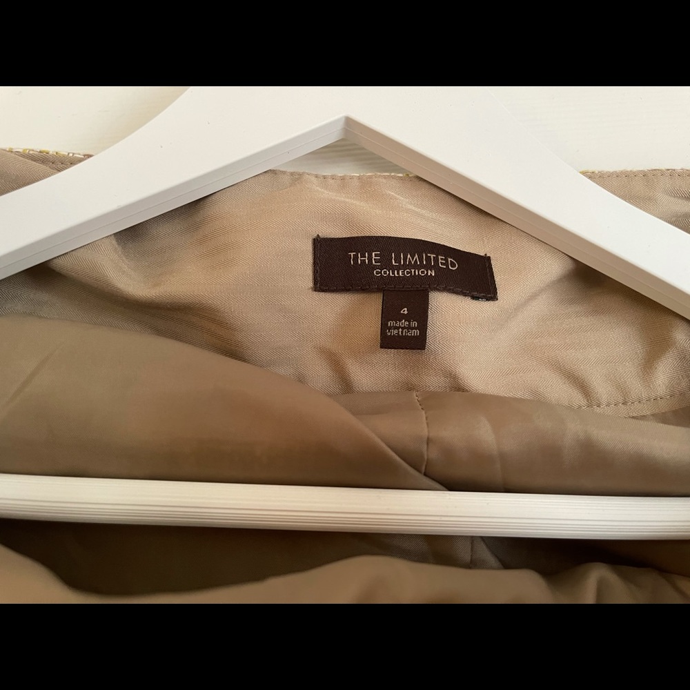 Suit - Picture 6 of 7